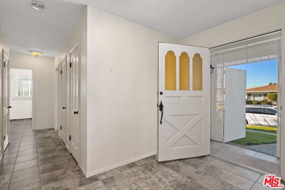 Los Angeles, California, 90056, United States, 2 Bedrooms Bedrooms, ,3 BathroomsBathrooms,Residential,For Sale,2001652