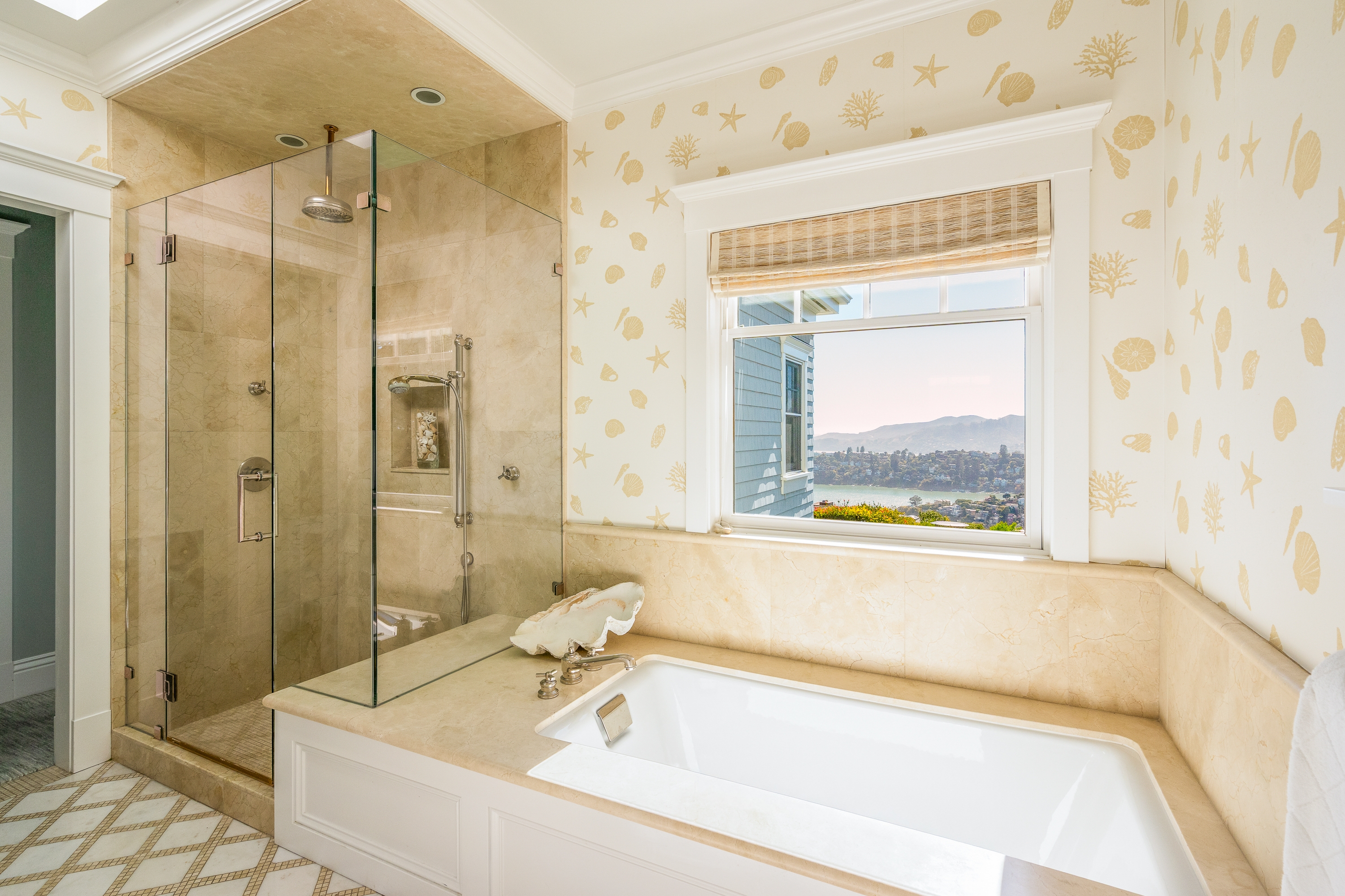  East Coast-Inspired Estate with Sweeping City, Bridge and Mount Tam Views - 物件實景