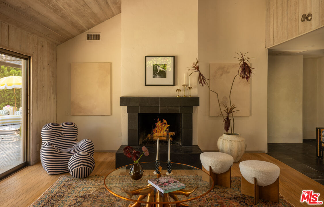 Malibu, California, 90265, United States, 5 Bedrooms Bedrooms, ,5 BathroomsBathrooms,Residential,For Sale,1918690