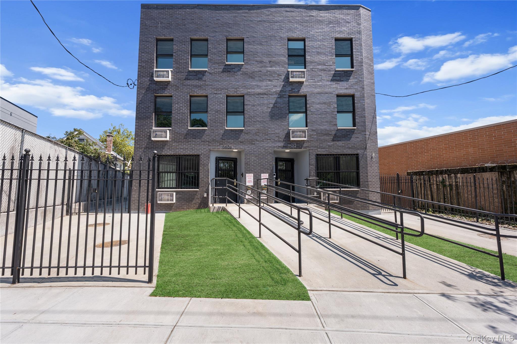 Bronx, New York, 10469, United States, 7 Bedrooms Bedrooms, ,5 BathroomsBathrooms,Residential,For Sale,1973799