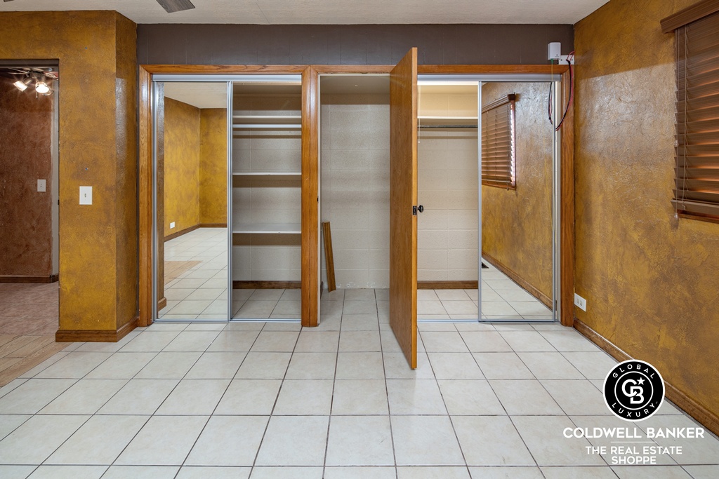 Garden City, Kansas, 67846, United States, 4 Bedrooms Bedrooms, ,Residential,For Sale,2003039