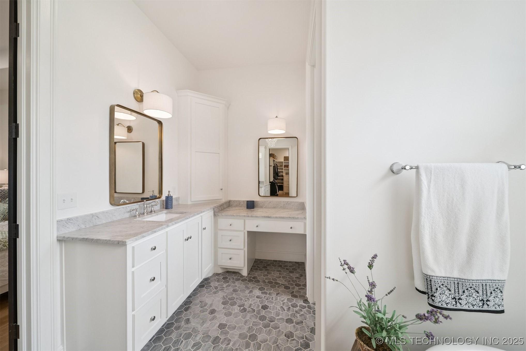 Broken Arrow, Oklahoma, 74014, United States, 4 Bedrooms Bedrooms, ,4 BathroomsBathrooms,Residential,For Sale,1983128