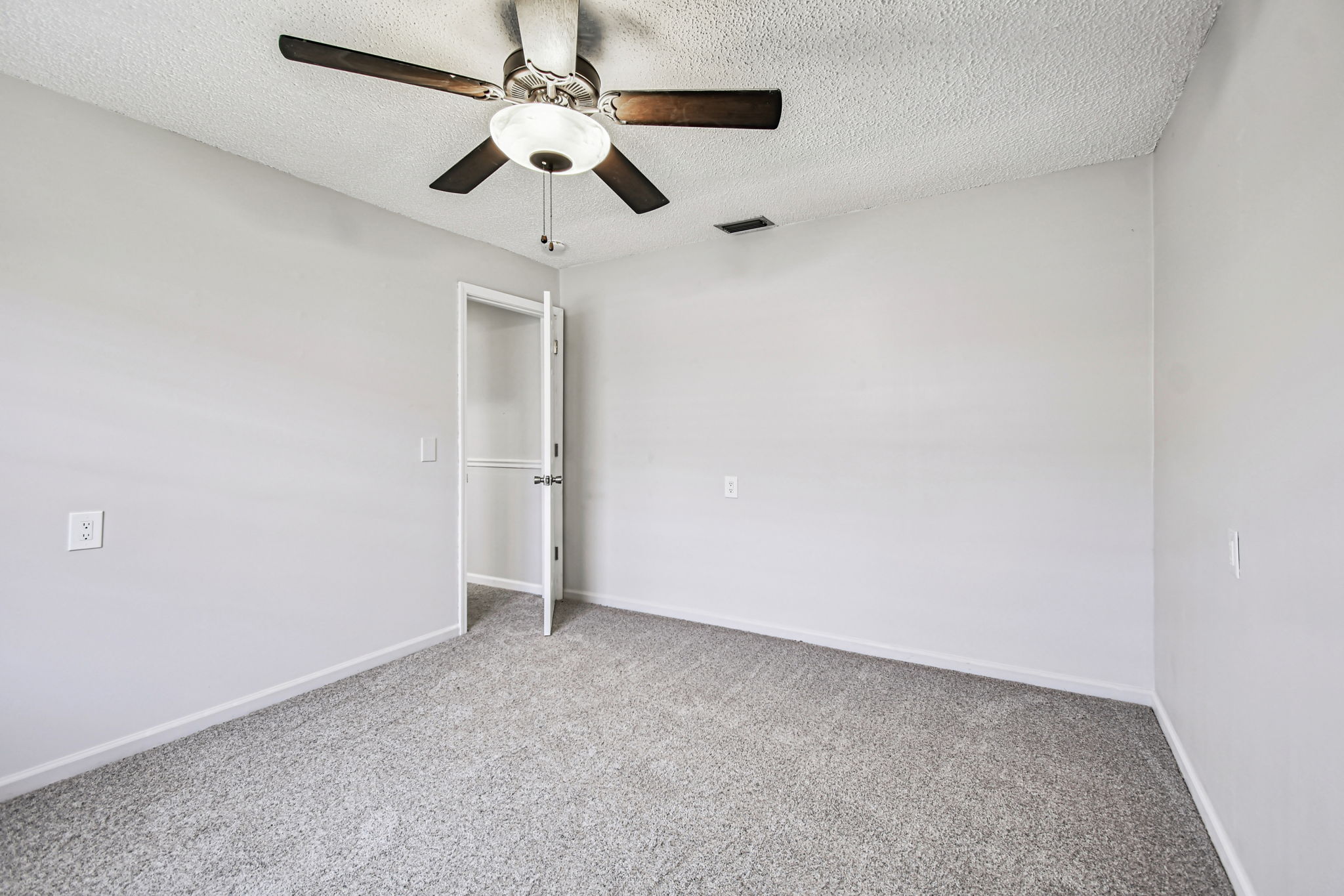 Madeira Beach, Florida, 33708, United States, 4 Bedrooms Bedrooms, ,2 BathroomsBathrooms,Residential,For Sale,2005483