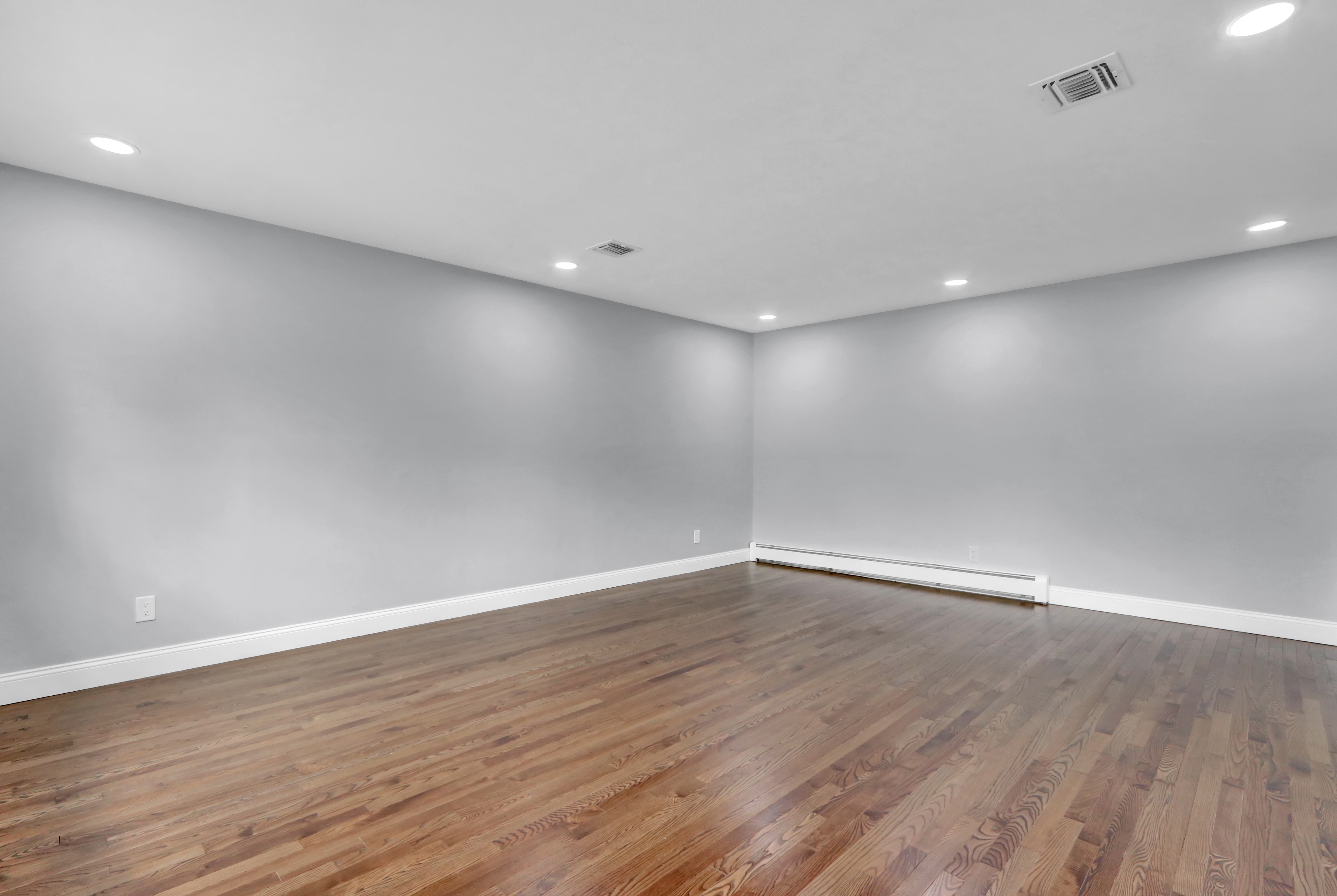 West Islip, New York, 11795, United States, 3 Bedrooms Bedrooms, ,2 BathroomsBathrooms,Residential,For Sale,1920311