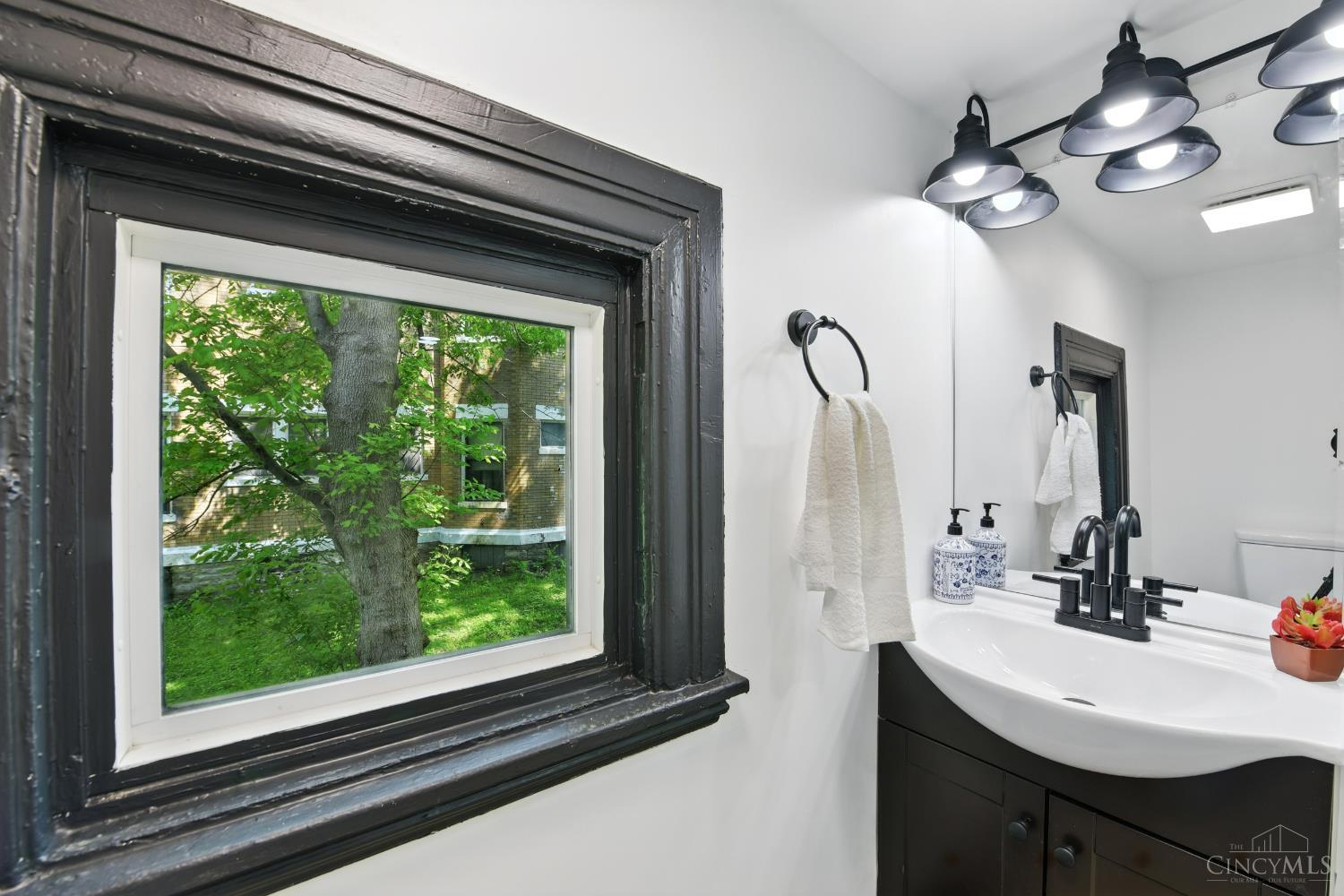 Cincinnati, Ohio, 45229, United States, 7 Bedrooms Bedrooms, ,5 BathroomsBathrooms,Residential,For Sale,1821306