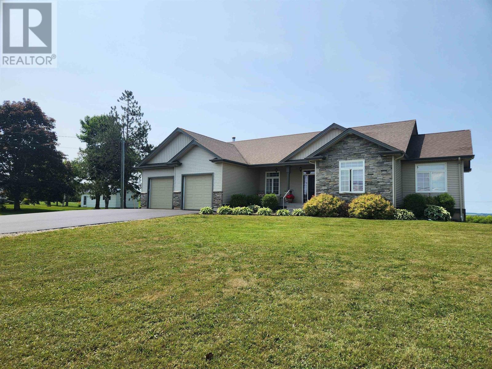 WINSLOE SOUTH, Prince Edward Island, C1E 2Y2, CA, 5 Bedrooms Bedrooms, ,3 BathroomsBathrooms,Residential,For Sale,1875510