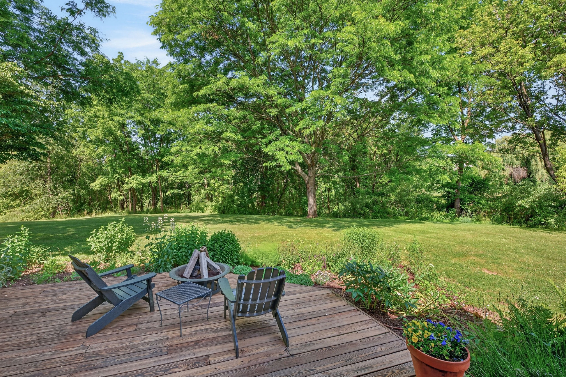  ?Hill View Farms? Neighborhood Colonial Offers Convenience and Tranquility - 物件實景