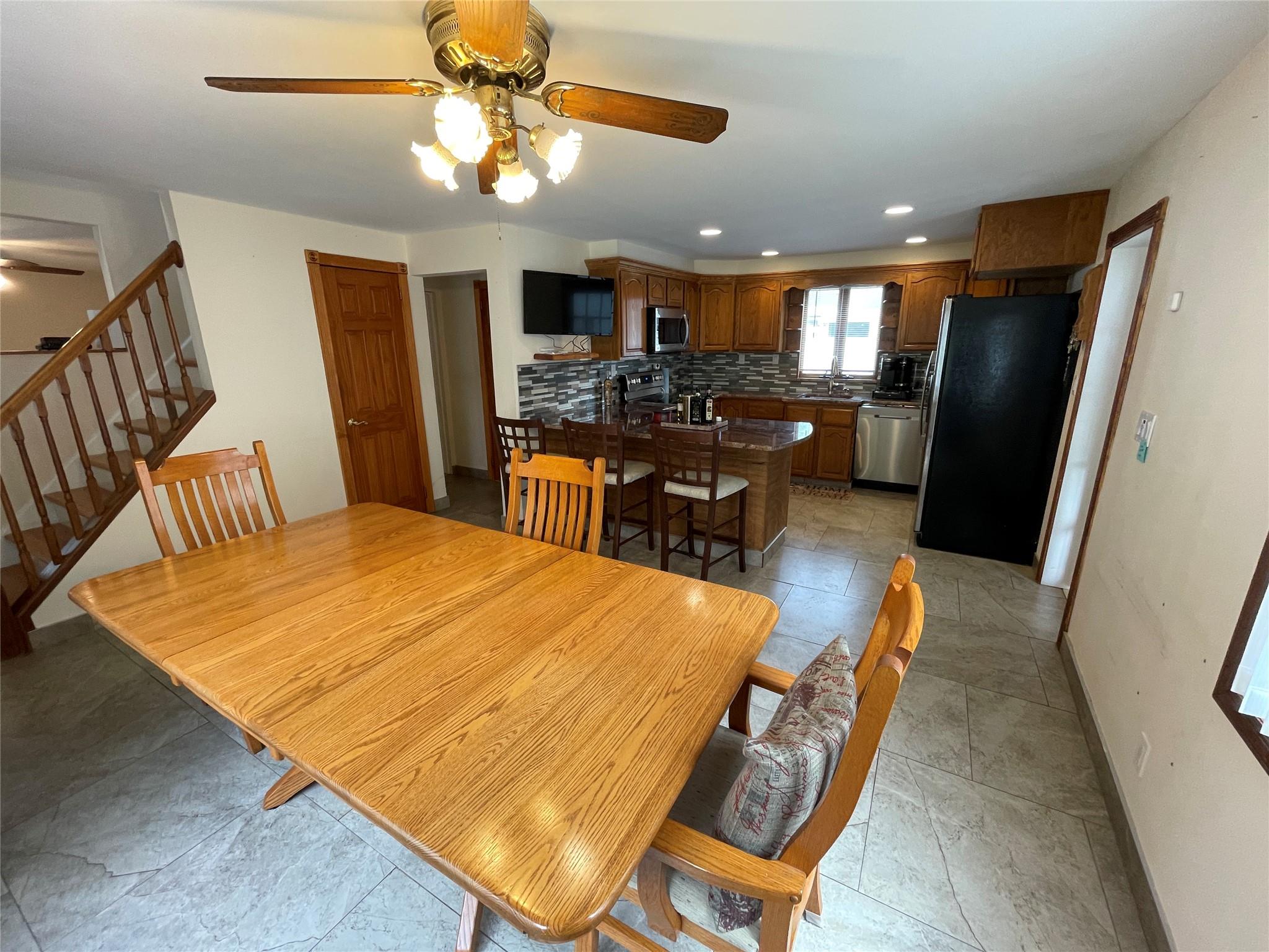 West Islip, New York, 11795, United States, 4 Bedrooms Bedrooms, ,3 BathroomsBathrooms,Residential,For Sale,1869198
