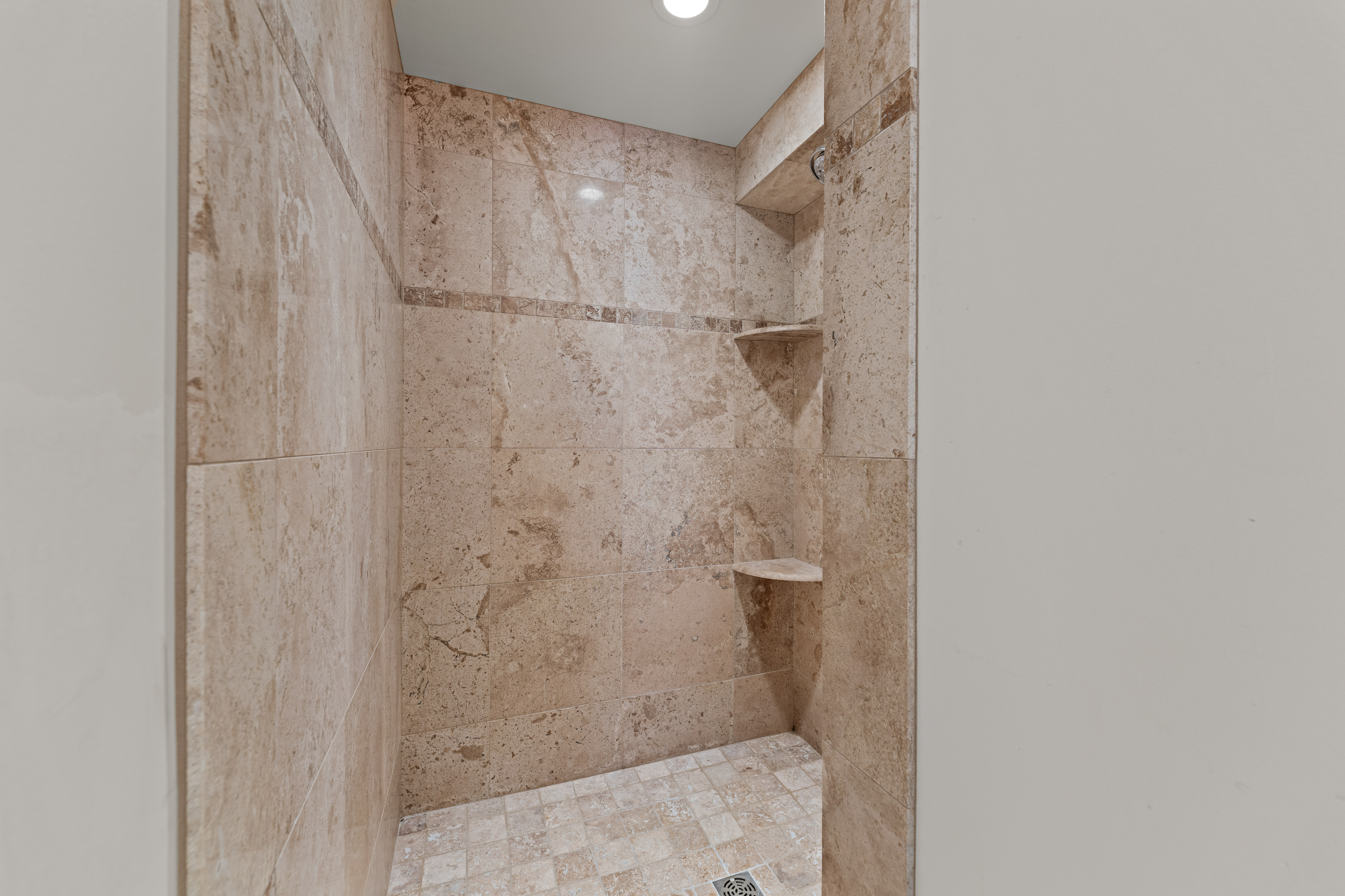  Striking Custom Home Set on 3.49 Private Acres in Wildwood - 物件實景