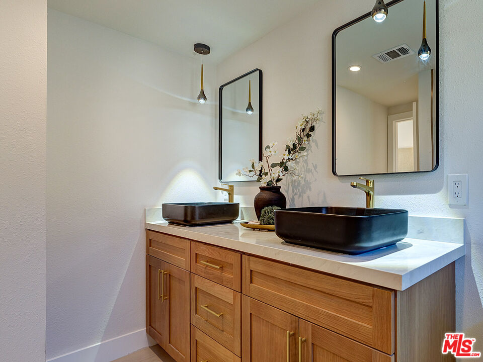 Huntington Beach, California, 92649, United States, 3 Bedrooms Bedrooms, ,2 BathroomsBathrooms,Residential,For Sale,2003446