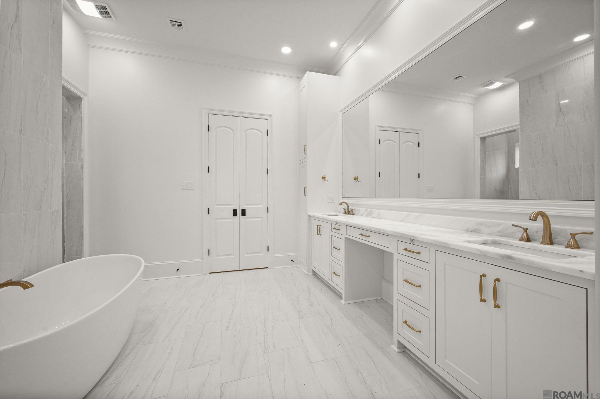 Baton Rouge, Louisiana, 70817, United States, 4 Bedrooms Bedrooms, ,3 BathroomsBathrooms,Residential,For Sale,2032762