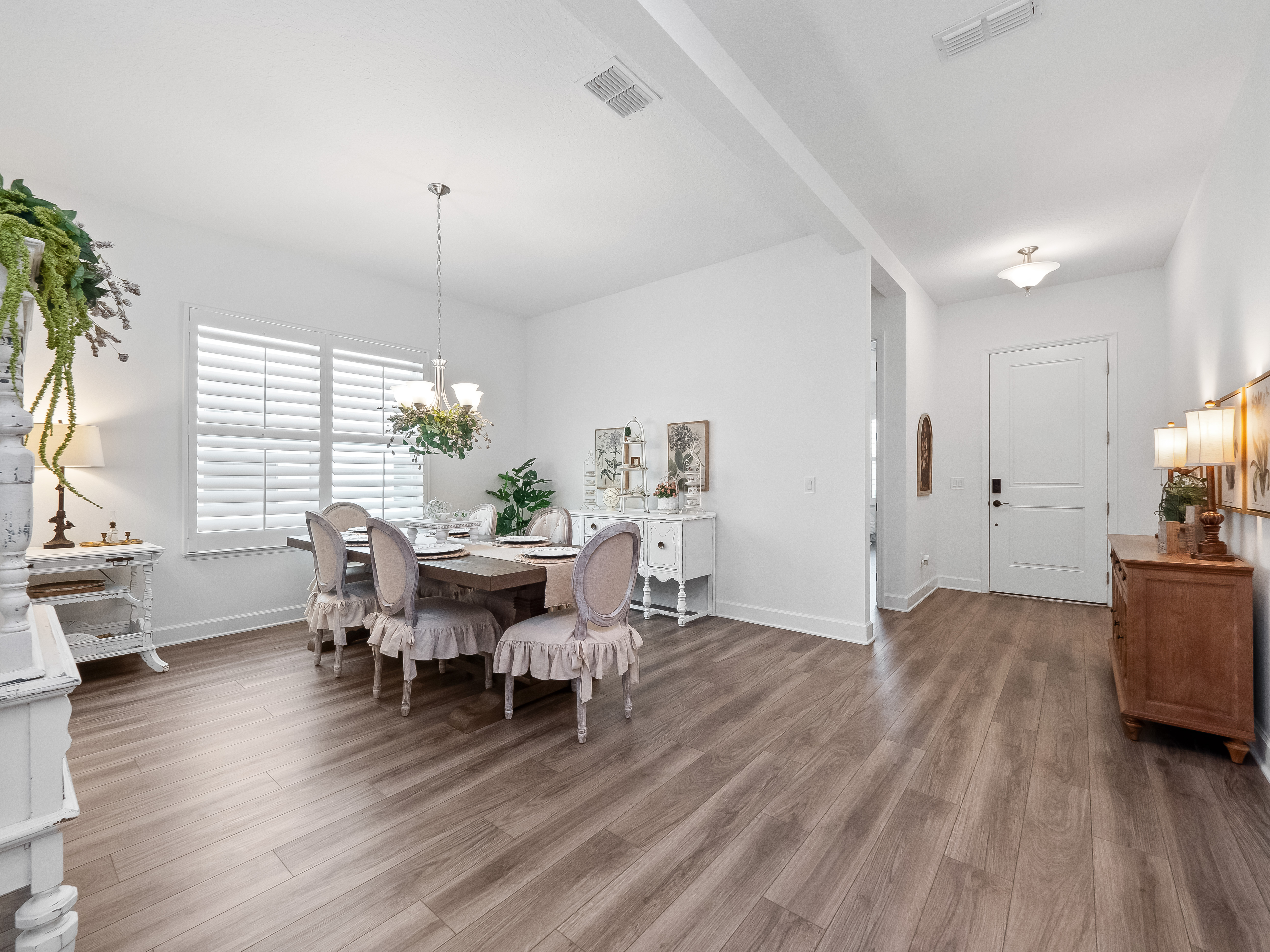 Winter Garden, Florida, 34787, United States, 5 Bedrooms Bedrooms, ,5 BathroomsBathrooms,Residential,For Sale,1914233