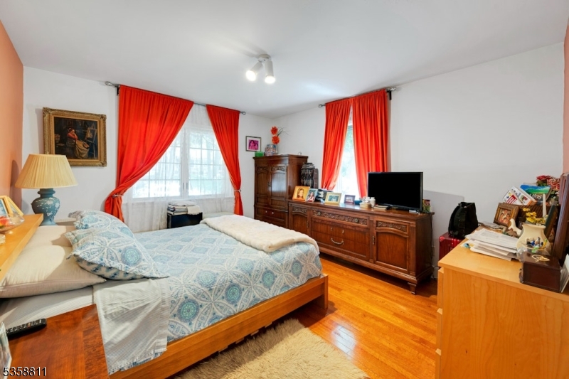 West Orange Twp., New Jersey, 07052, United States, 6 Bedrooms Bedrooms, ,4 BathroomsBathrooms,Residential,For Sale,1826682