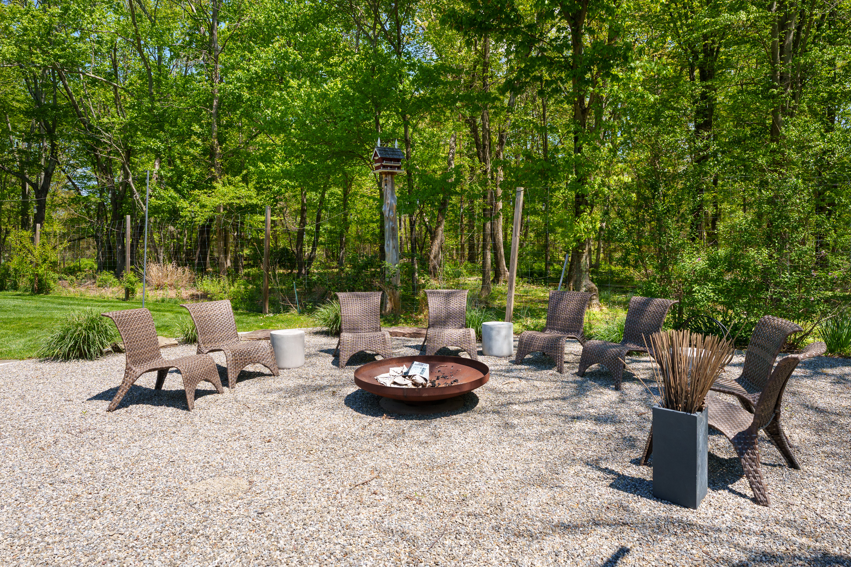  Turnkey Home Featuring Designer Kitchen, New Baths, and Resort-Style Yard - 物件實景