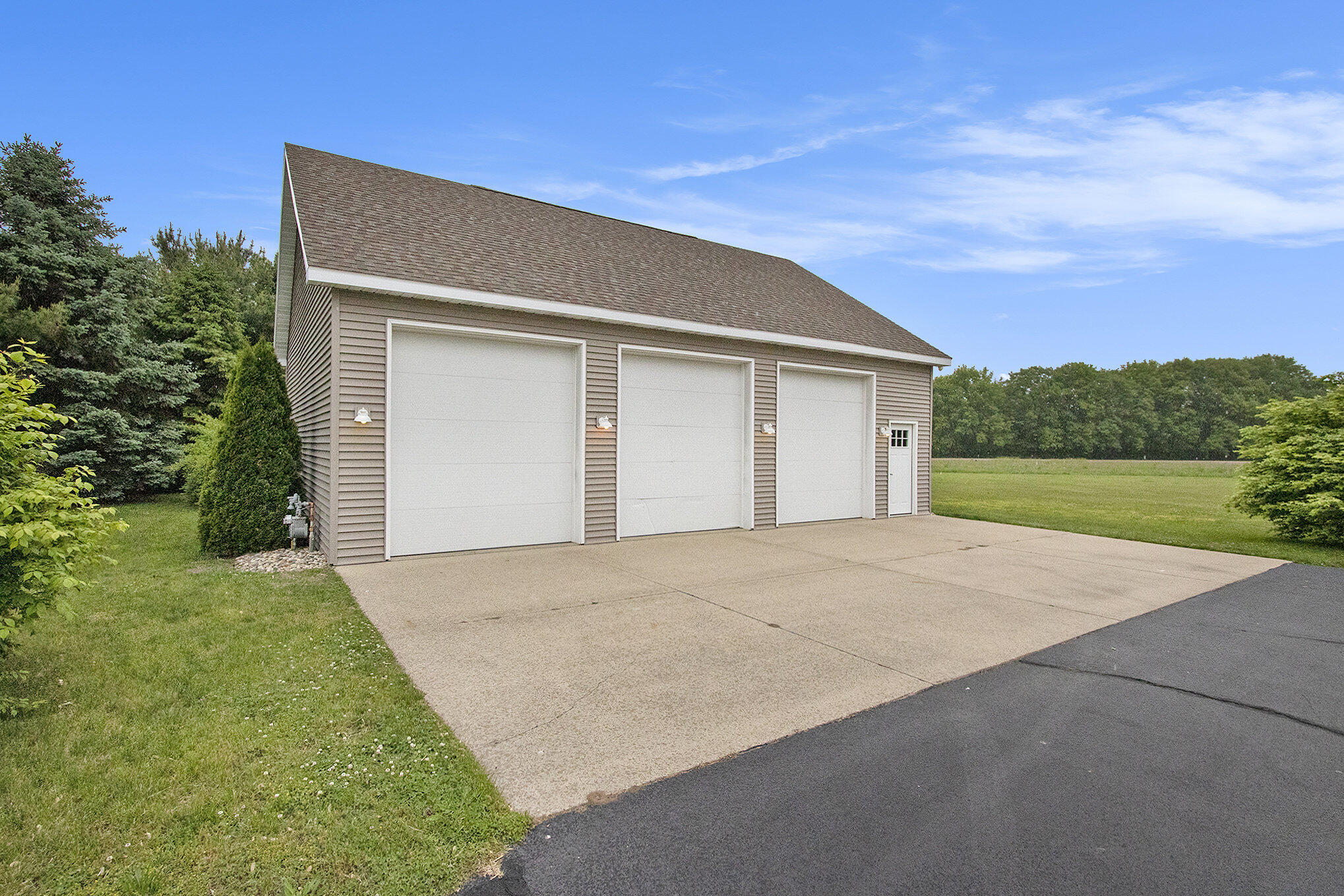 Stevensville, Michigan, 49127, United States, 4 Bedrooms Bedrooms, ,3 BathroomsBathrooms,Residential,For Sale,1942720