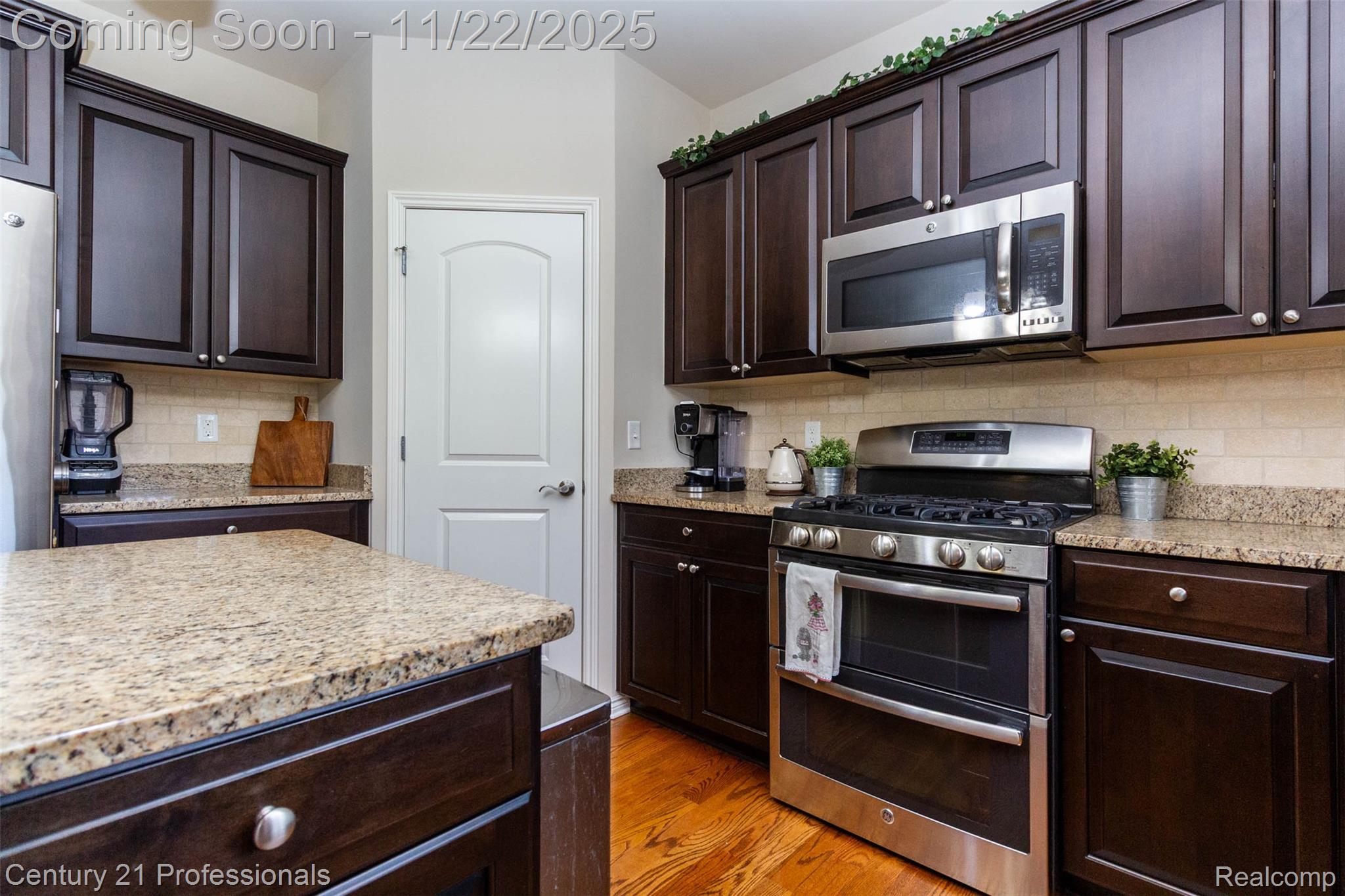 ClintonTownship, Michigan, 48038, United States, 3 Bedrooms Bedrooms, ,4 BathroomsBathrooms,Residential,For Sale,1994254