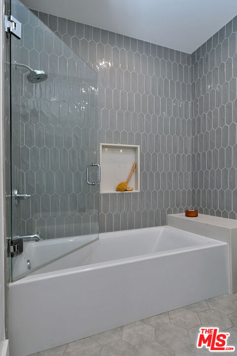 Encino, California, 91316, United States, 4 Bedrooms Bedrooms, ,5 BathroomsBathrooms,Residential,For Sale,2002982