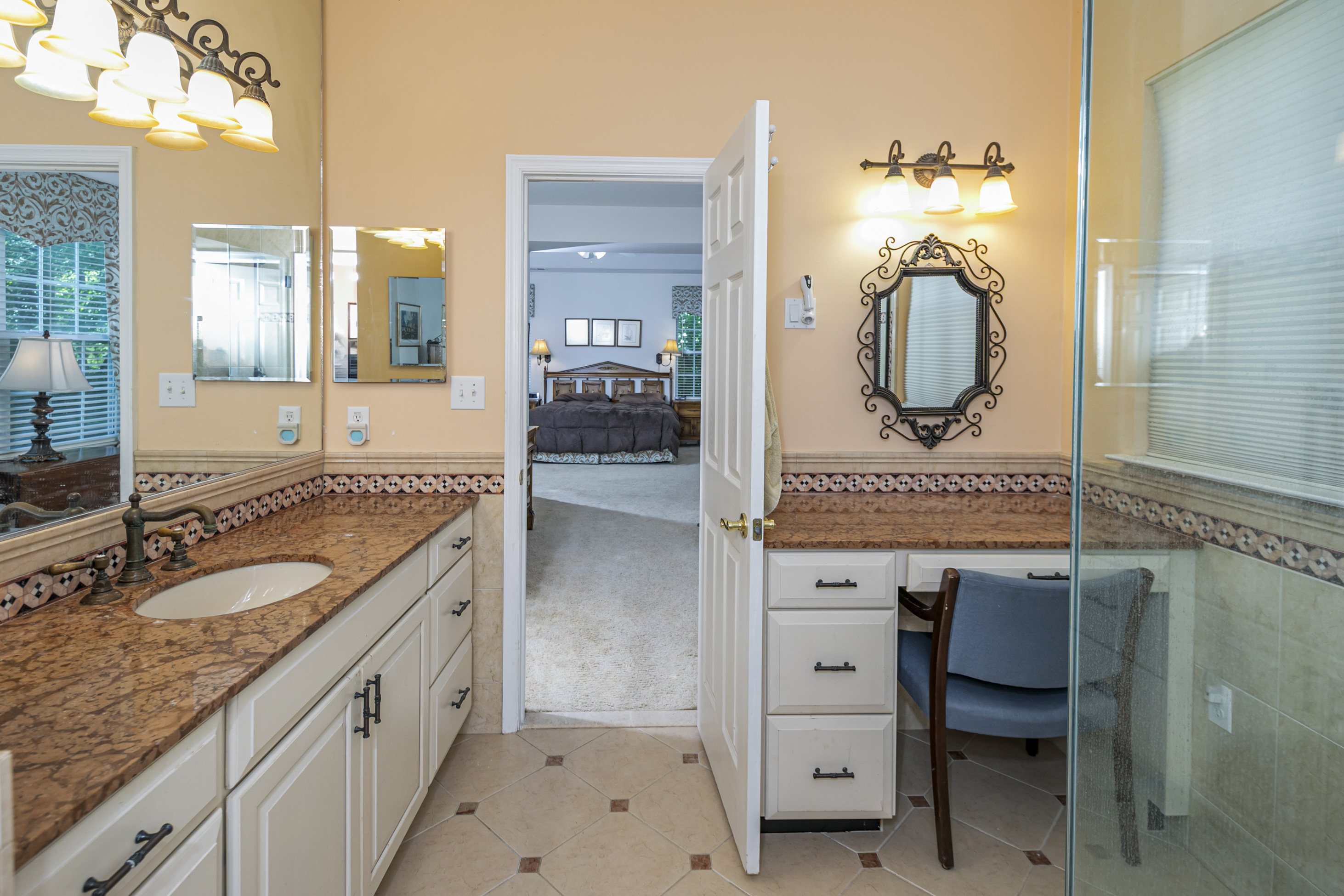  Spacious Wellington Manor Home w/ Loft, Screened Porch & 1st Floor Primary Suite - 物件實景