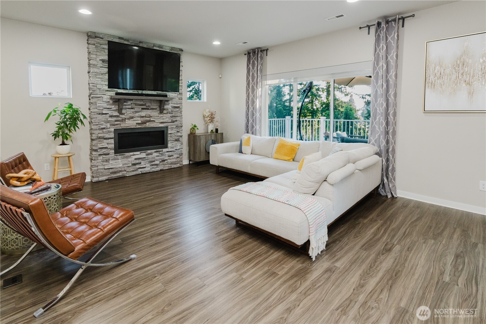 Bothell, Washington, 98021, United States, 5 Bedrooms Bedrooms, ,3 BathroomsBathrooms,Residential,For Sale,1900701