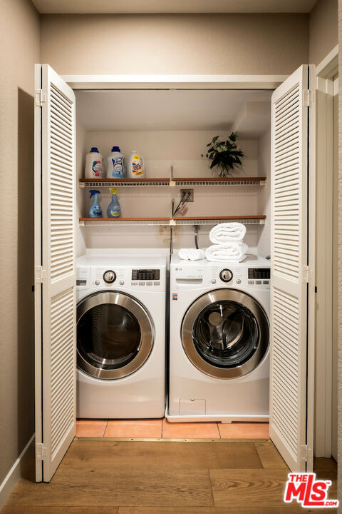 Santa Monica, California, 90403, United States, 2 Bedrooms Bedrooms, ,3 BathroomsBathrooms,Residential,For Sale,1986482