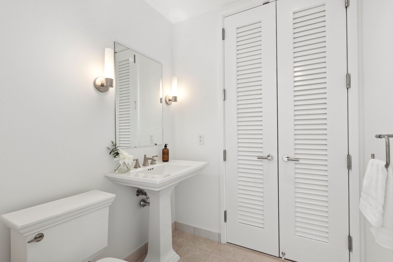 Chicago, Illinois, 60611, United States, 1 Bedroom Bedrooms, ,2 BathroomsBathrooms,Residential,For Sale,1793524