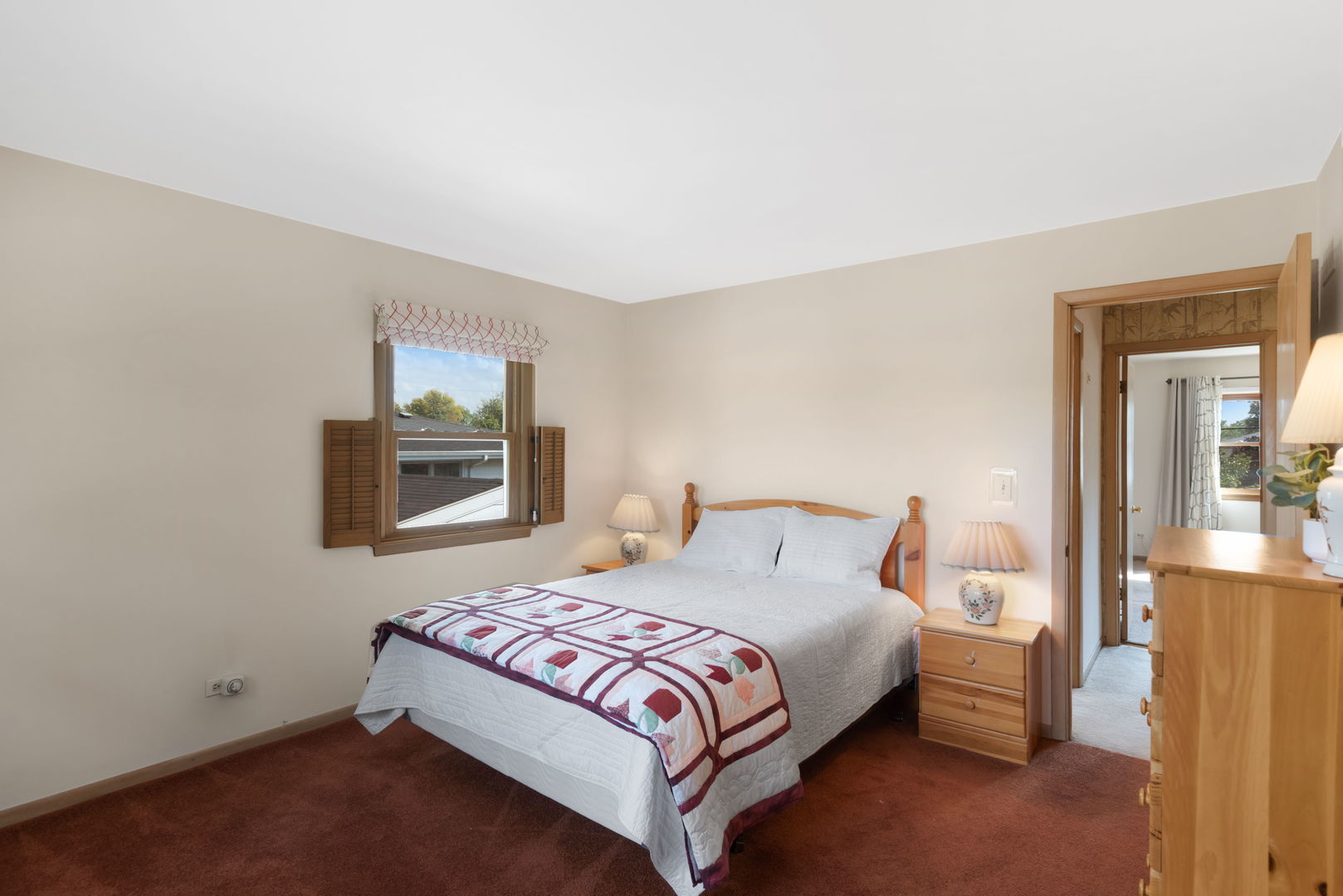 Des plaines, Illinois, 60016, United States, 3 Bedrooms Bedrooms, ,3 BathroomsBathrooms,Residential,For Sale,1991733