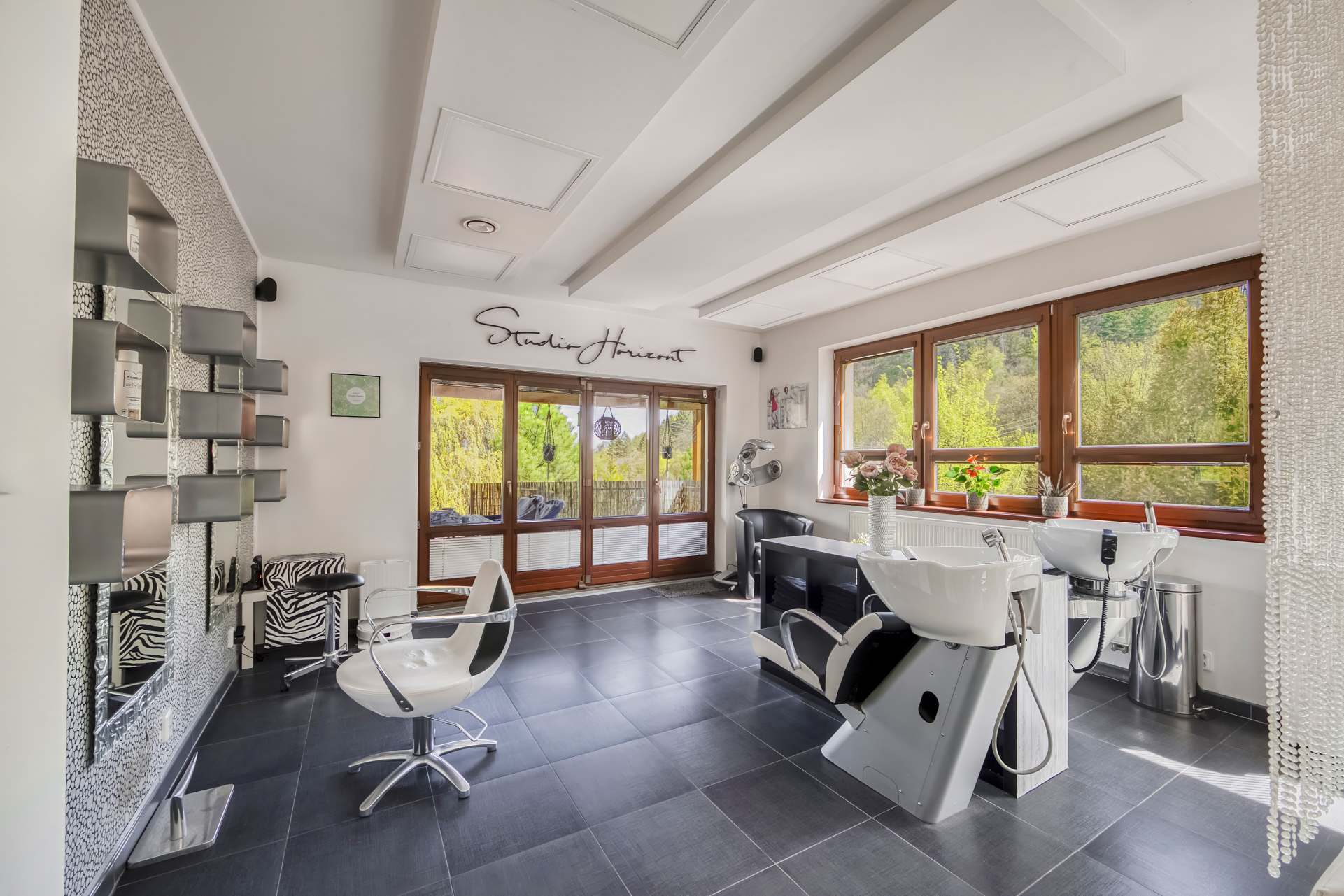  Spacious Family Residence with Guest Cottage - 物件實景