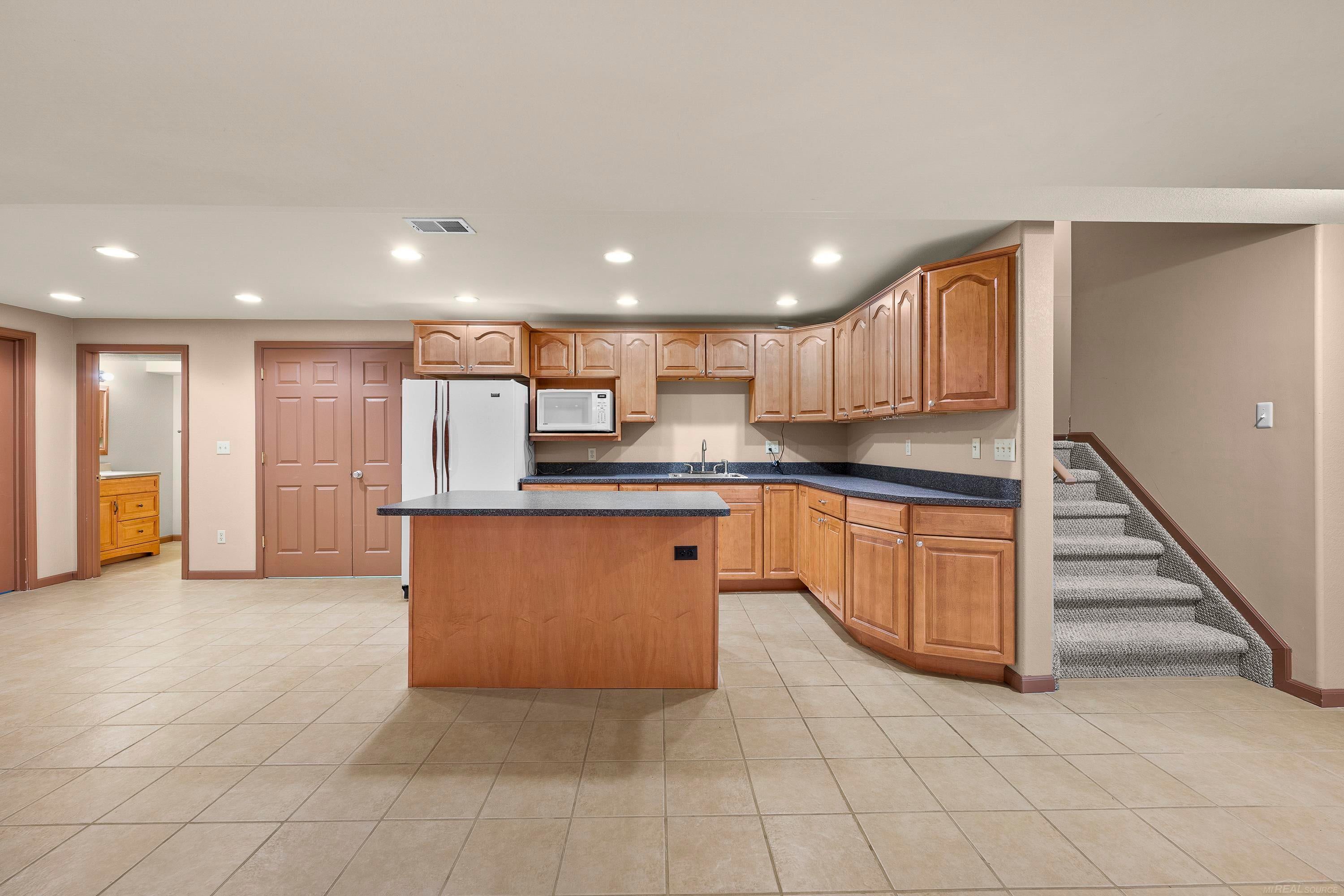 Shelby Twp, Michigan, 48315, United States, 4 Bedrooms Bedrooms, ,4 BathroomsBathrooms,Residential,For Sale,1987428