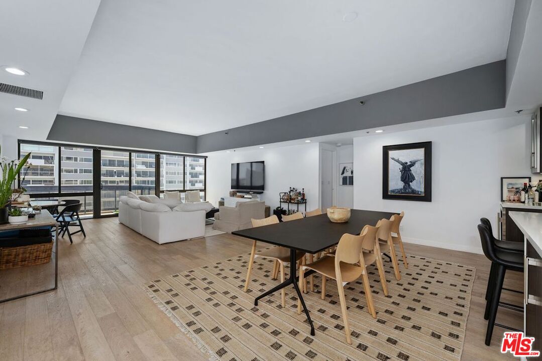 Los Angeles, California, 90024, United States, 2 Bedrooms Bedrooms, ,2 BathroomsBathrooms,Residential,For Sale,1901697