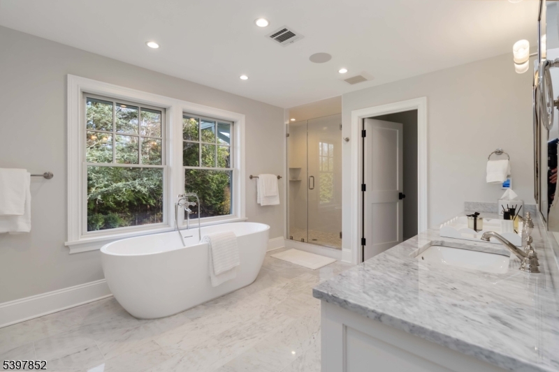 Chatham Twp., New Jersey, 07928, United States, 7 Bedrooms Bedrooms, ,8 BathroomsBathrooms,Residential,For Sale,1995947