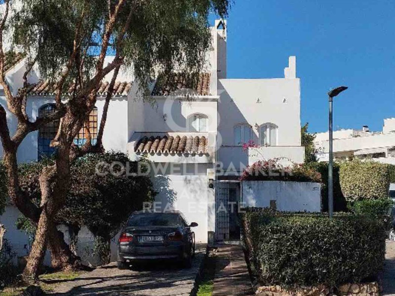M?laga, Marbella, Nueva Andaluc?a M?laga, Marbella, Marbella, Andalusia, ES, 5 Bedrooms Bedrooms, ,4 BathroomsBathrooms,Residential,For Sale,M?laga, Marbella, Nueva Andaluc?a M?laga, Marbella,1675321