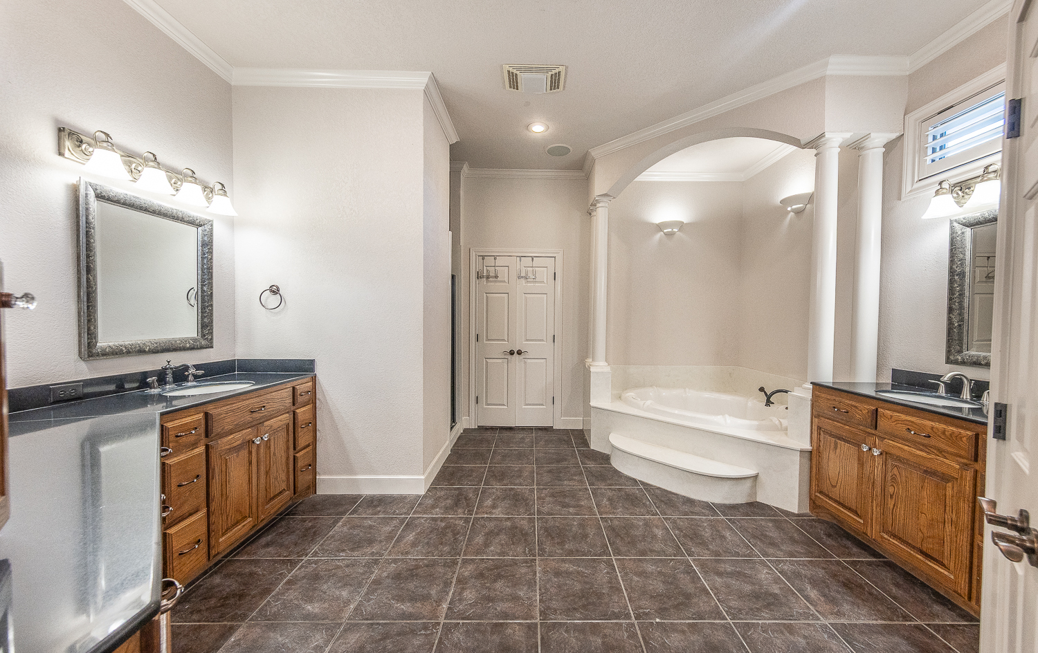 Lubbock, Texas, 79424, United States, 4 Bedrooms Bedrooms, ,5 BathroomsBathrooms,Residential,For Sale,1934203