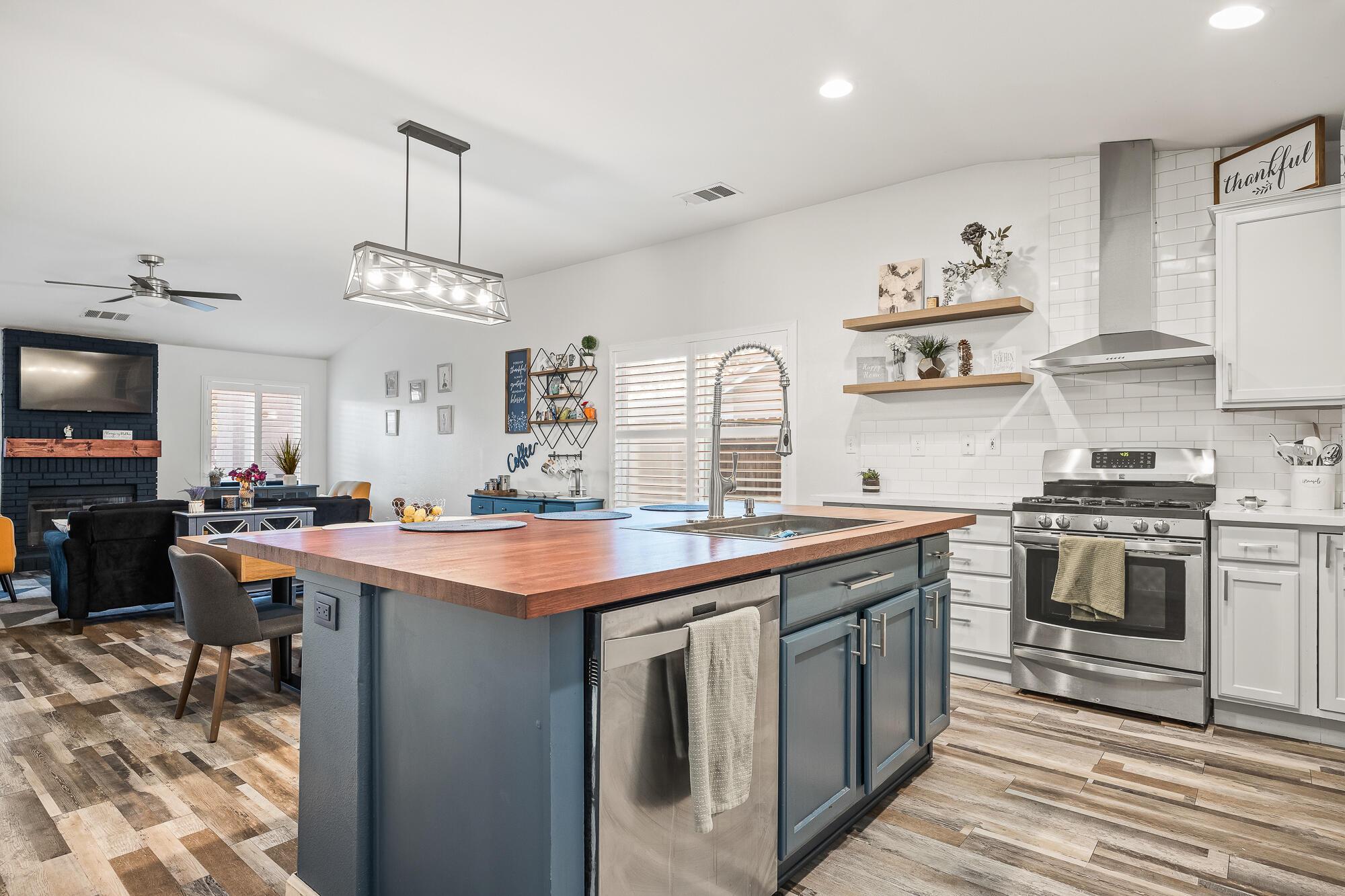 Hanford, California, 93230, United States, 4 Bedrooms Bedrooms, ,3 BathroomsBathrooms,Residential,For Sale,1985647