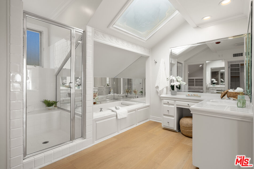 Malibu, California, 90265, United States, 5 Bedrooms Bedrooms, ,2 BathroomsBathrooms,Residential,For Sale,1752333