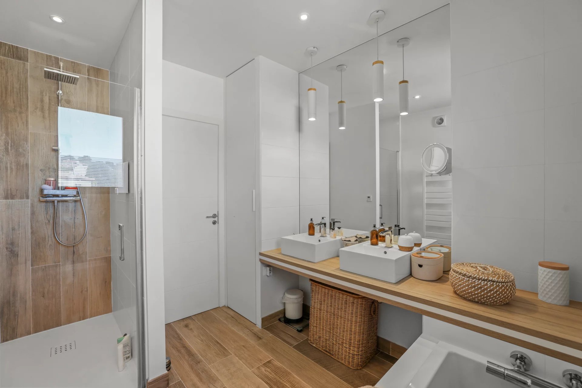 Peymeinade, Provence-Alpes-Côte d’Azur, 06530, FR, 5 Bedrooms Bedrooms, ,4 BathroomsBathrooms,Residential,For Sale,1758685