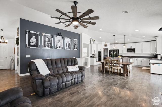 West Jordan, Utah, 84081, United States, 4 Bedrooms Bedrooms, ,3 BathroomsBathrooms,Residential,For Sale,1935106