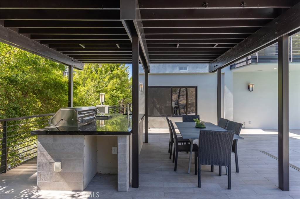 Glendale, California, 91207, United States, 4 Bedrooms Bedrooms, ,5 BathroomsBathrooms,Residential,For Sale,1934698