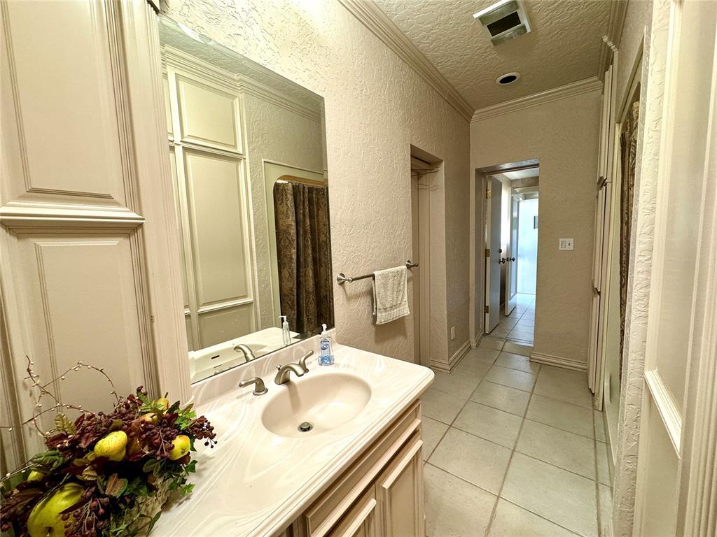 Chickasha, Oklahoma, 73018, United States, 7 Bedrooms Bedrooms, ,7 BathroomsBathrooms,Residential,For Sale,1979971