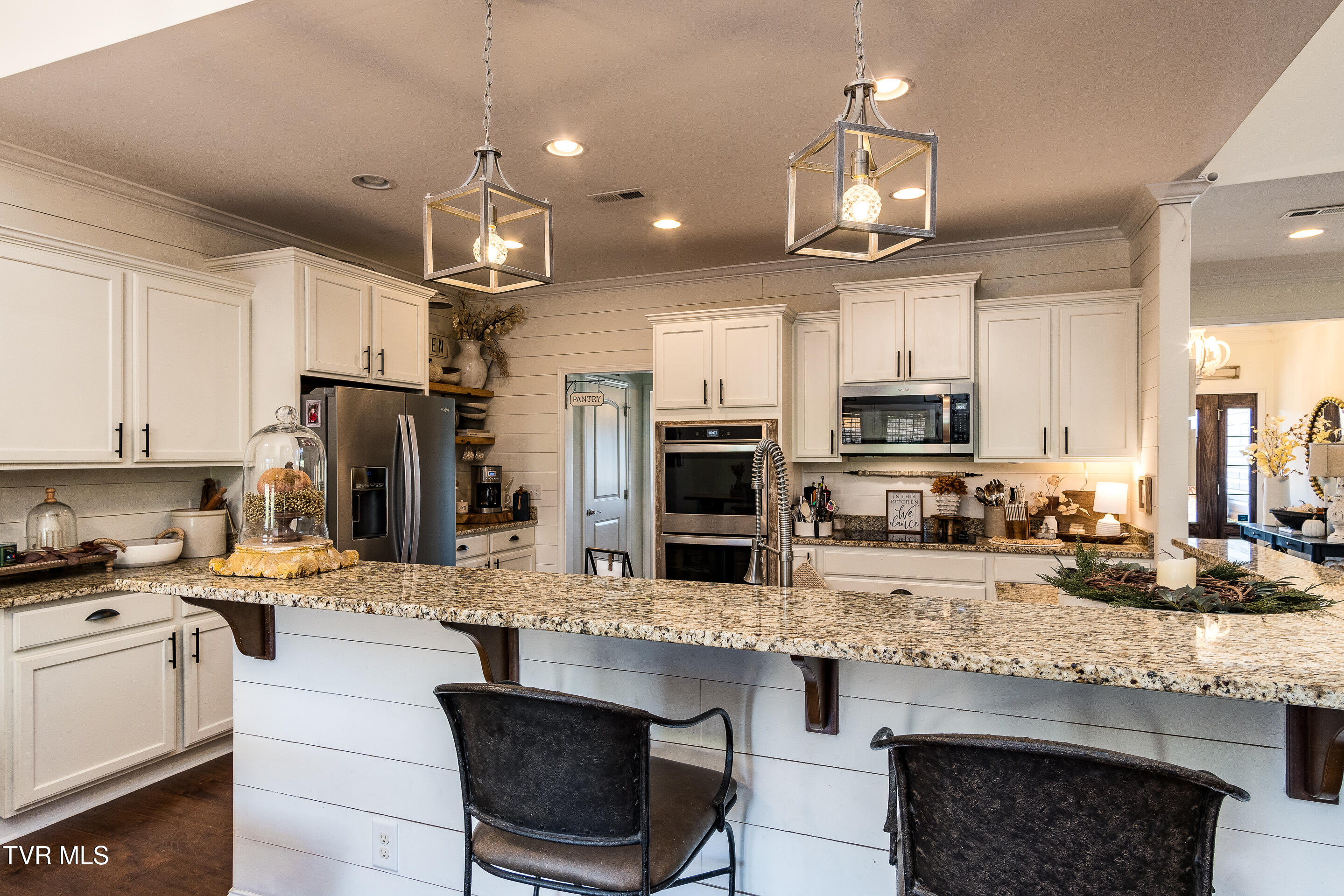 Piney Flats, Tennessee, 37686, United States, 4 Bedrooms Bedrooms, ,4 BathroomsBathrooms,Residential,For Sale,2005173