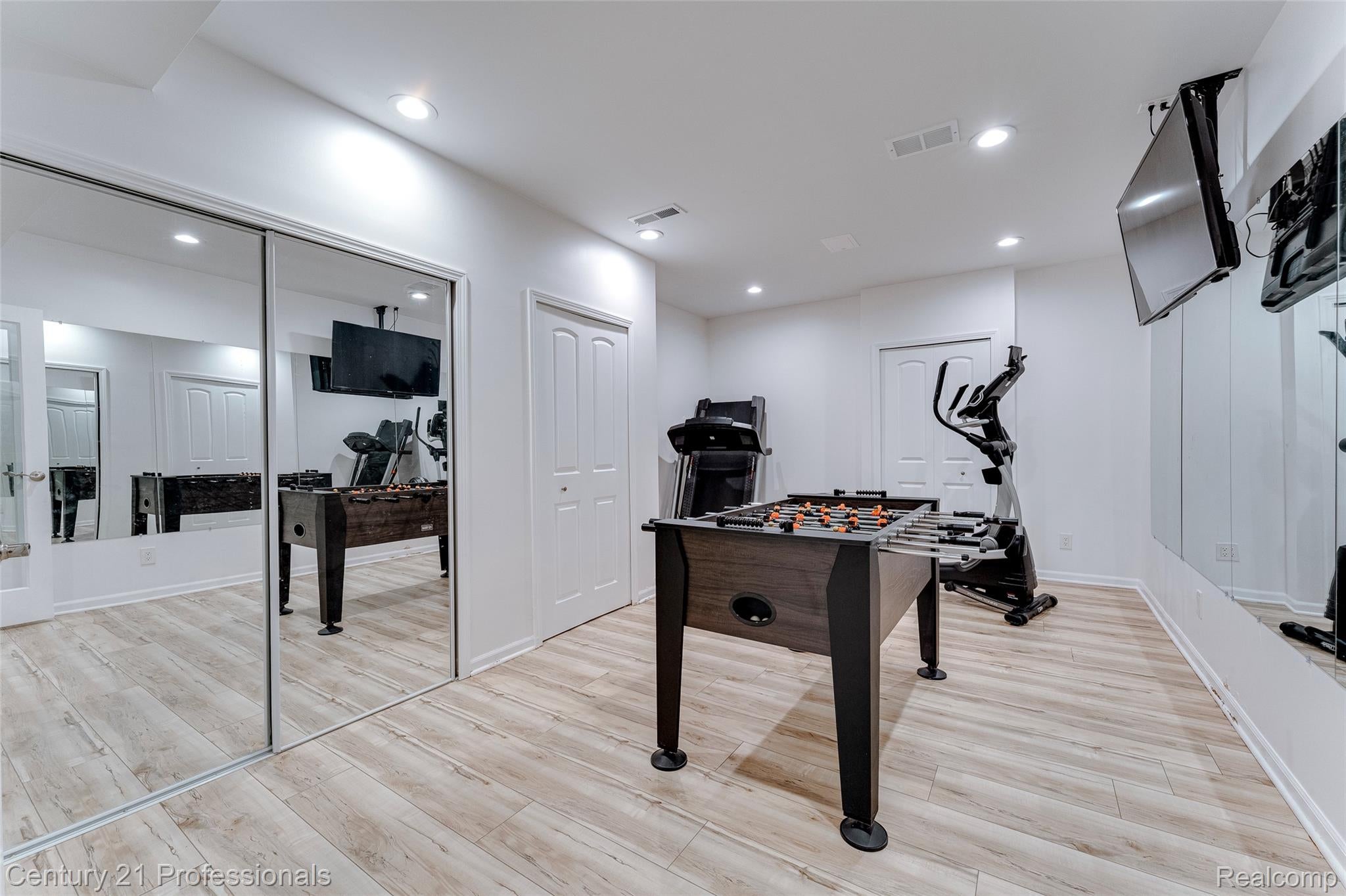 Canton, Michigan, 48187, United States, 5 Bedrooms Bedrooms, ,6 BathroomsBathrooms,Residential,For Sale,1908049