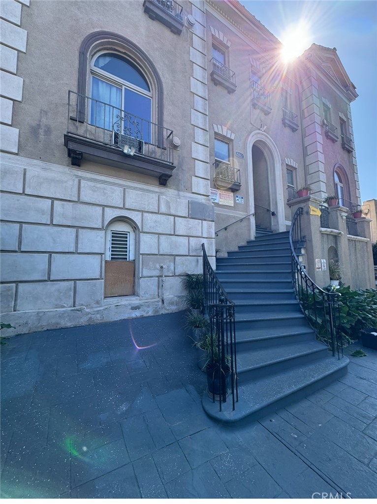 Los Angeles, California, 90057, United States, ,Residential,For Sale,1821525