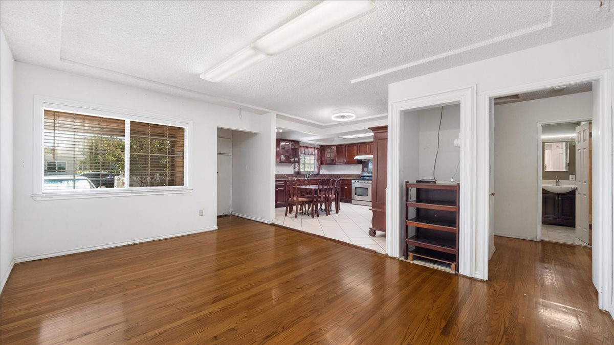 Gardena, California, 90249, United States, 3 Bedrooms Bedrooms, ,3 BathroomsBathrooms,Residential,For Sale,1937930