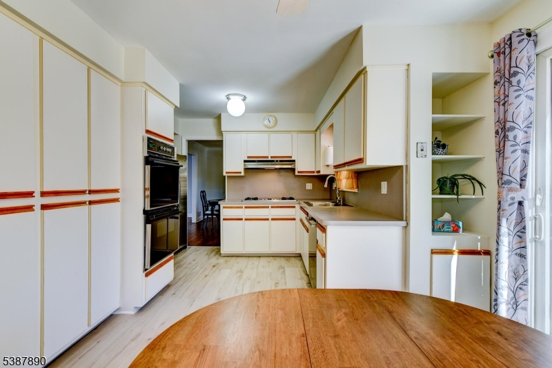 Branchburg Twp., New Jersey, 08876, United States, 4 Bedrooms Bedrooms, ,3 BathroomsBathrooms,Residential,For Sale,1992808