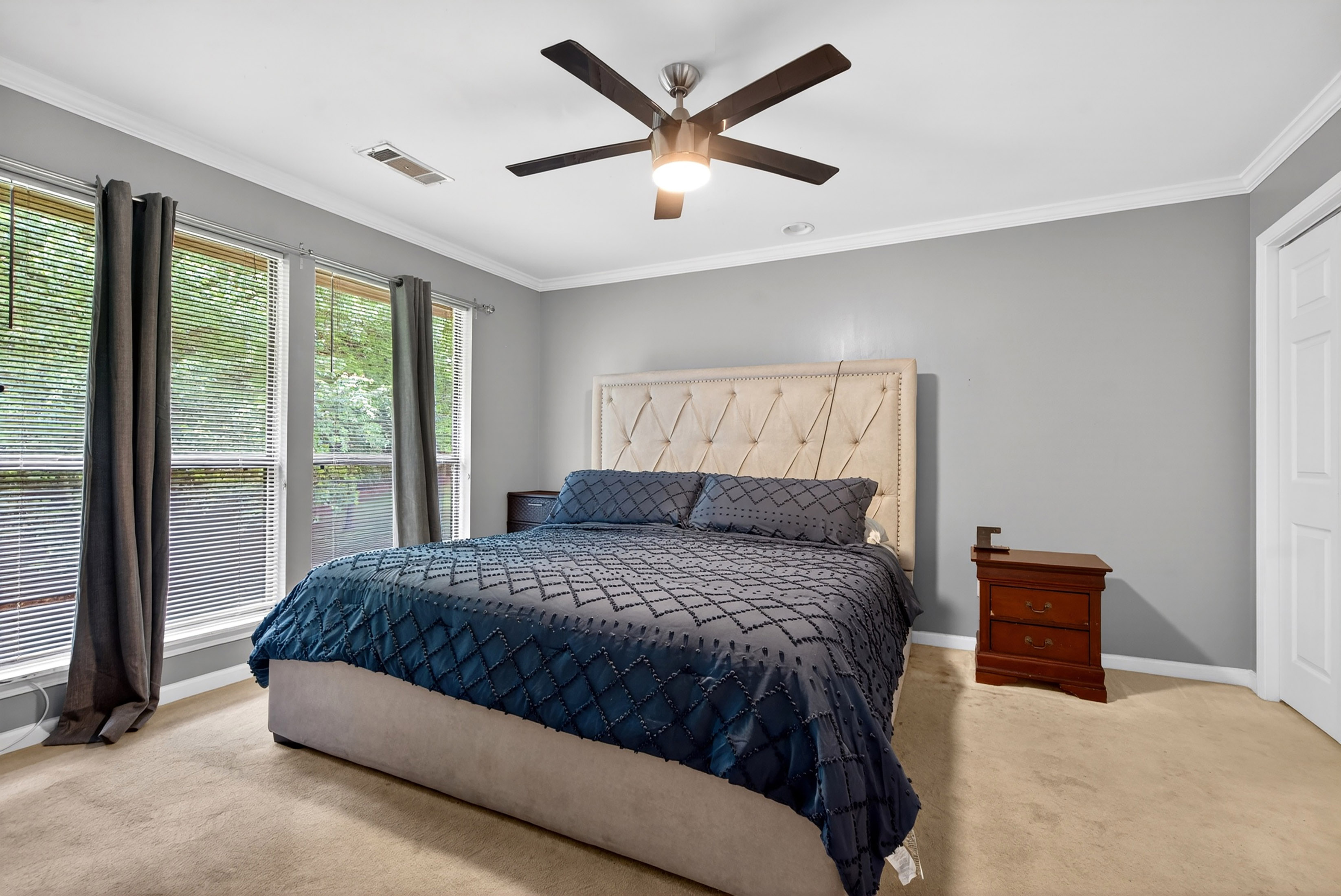  Townhouse-style Condo Offers Solid Value and Strong Upside Potential - 物件實景