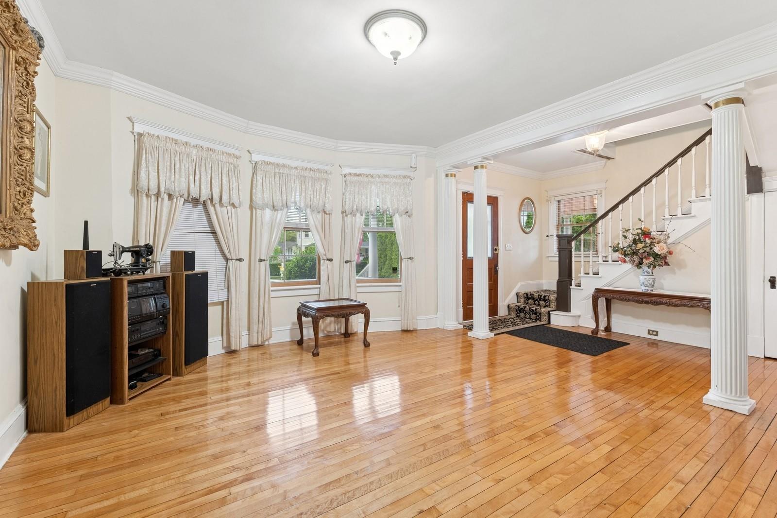 Bay Shore, New York, 11706, United States, 4 Bedrooms Bedrooms, ,3 BathroomsBathrooms,Residential,For Sale,1836669