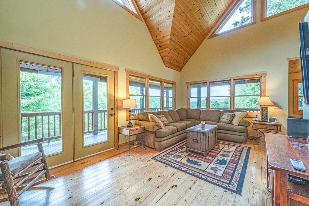 Morganton, Georgia, 30560, United States, 3 Bedrooms Bedrooms, ,4 BathroomsBathrooms,Residential,For Sale,2001017