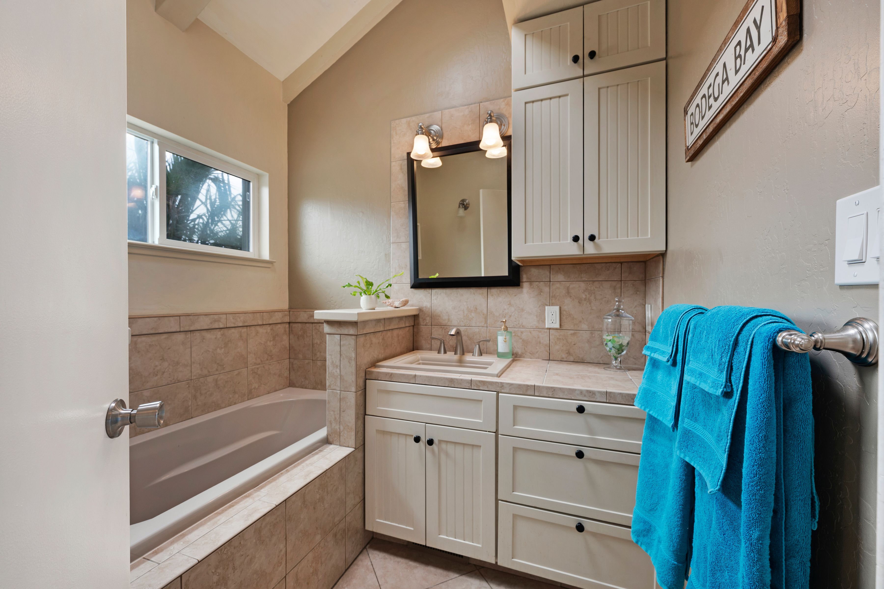  7036 Cliff Avenue, Bodega Bay, CA 94923 - 物件實景