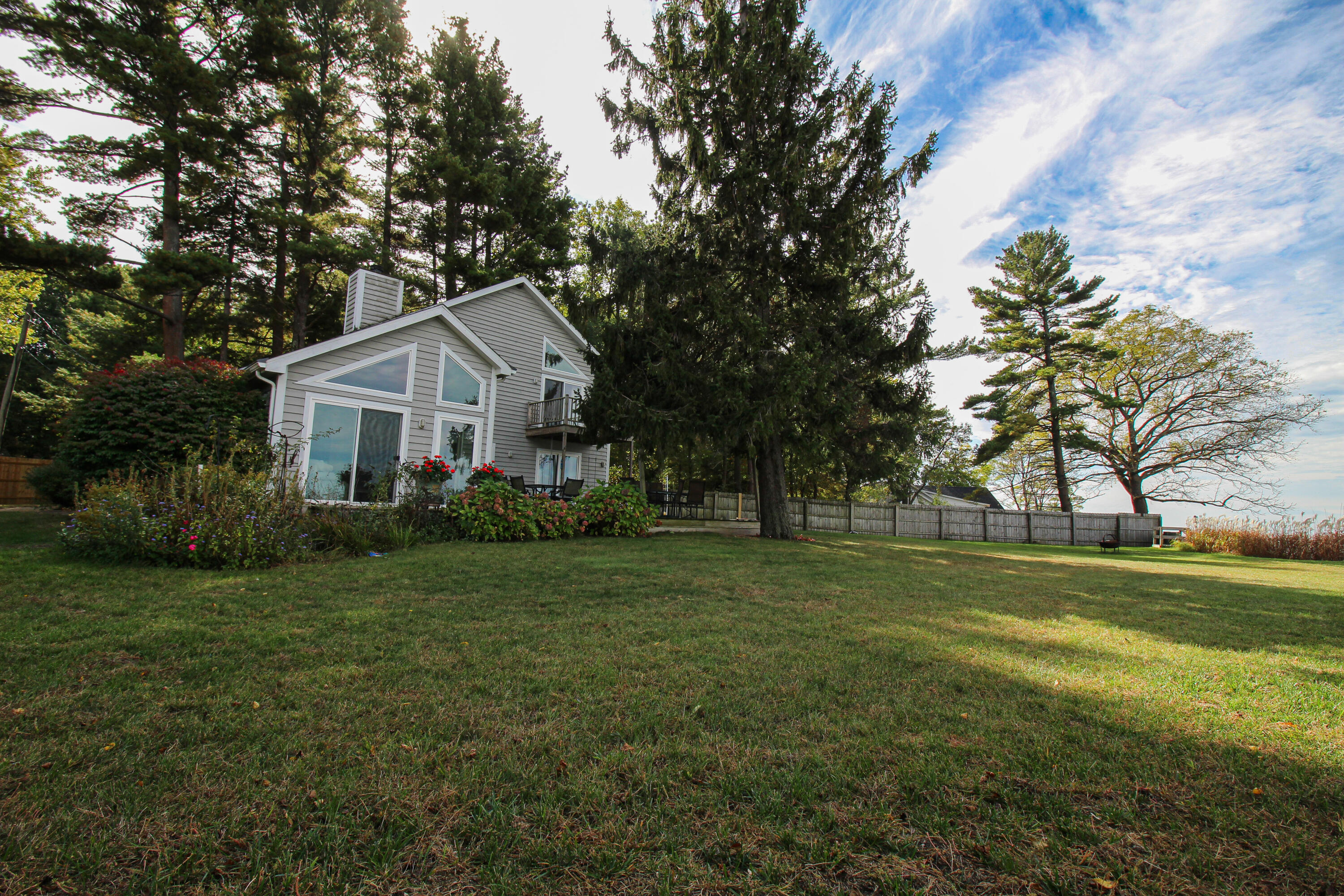 South Haven, Michigan, 49090, United States, 3 Bedrooms Bedrooms, ,4 BathroomsBathrooms,Residential,For Sale,1982825