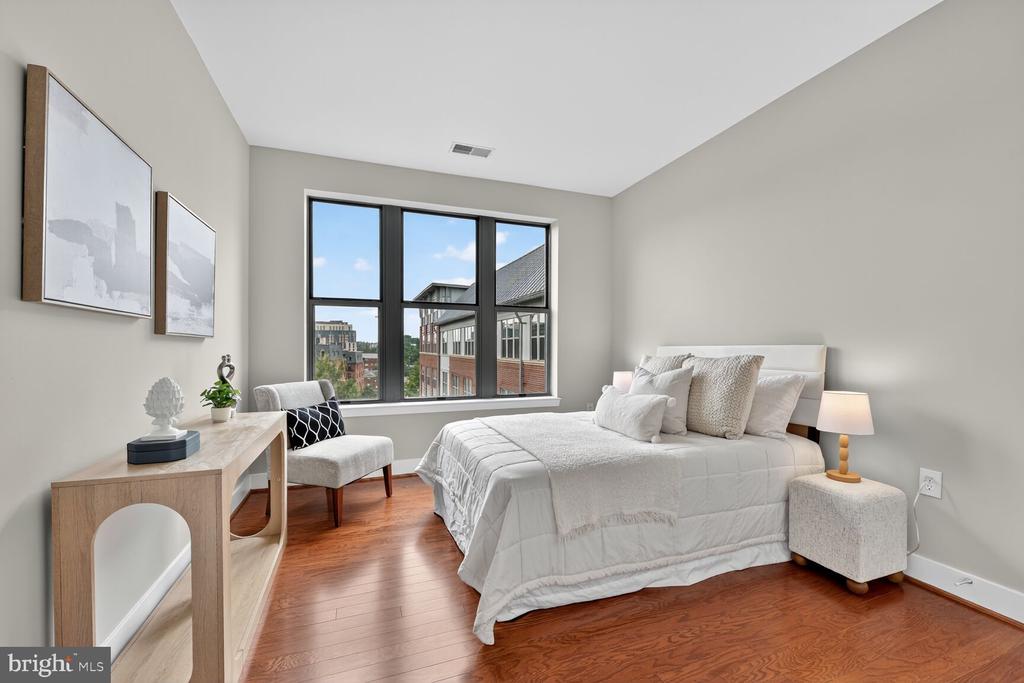 Arlington, Virginia, 22201, United States, 2 Bedrooms Bedrooms, ,2 BathroomsBathrooms,Residential,For Sale,1927773