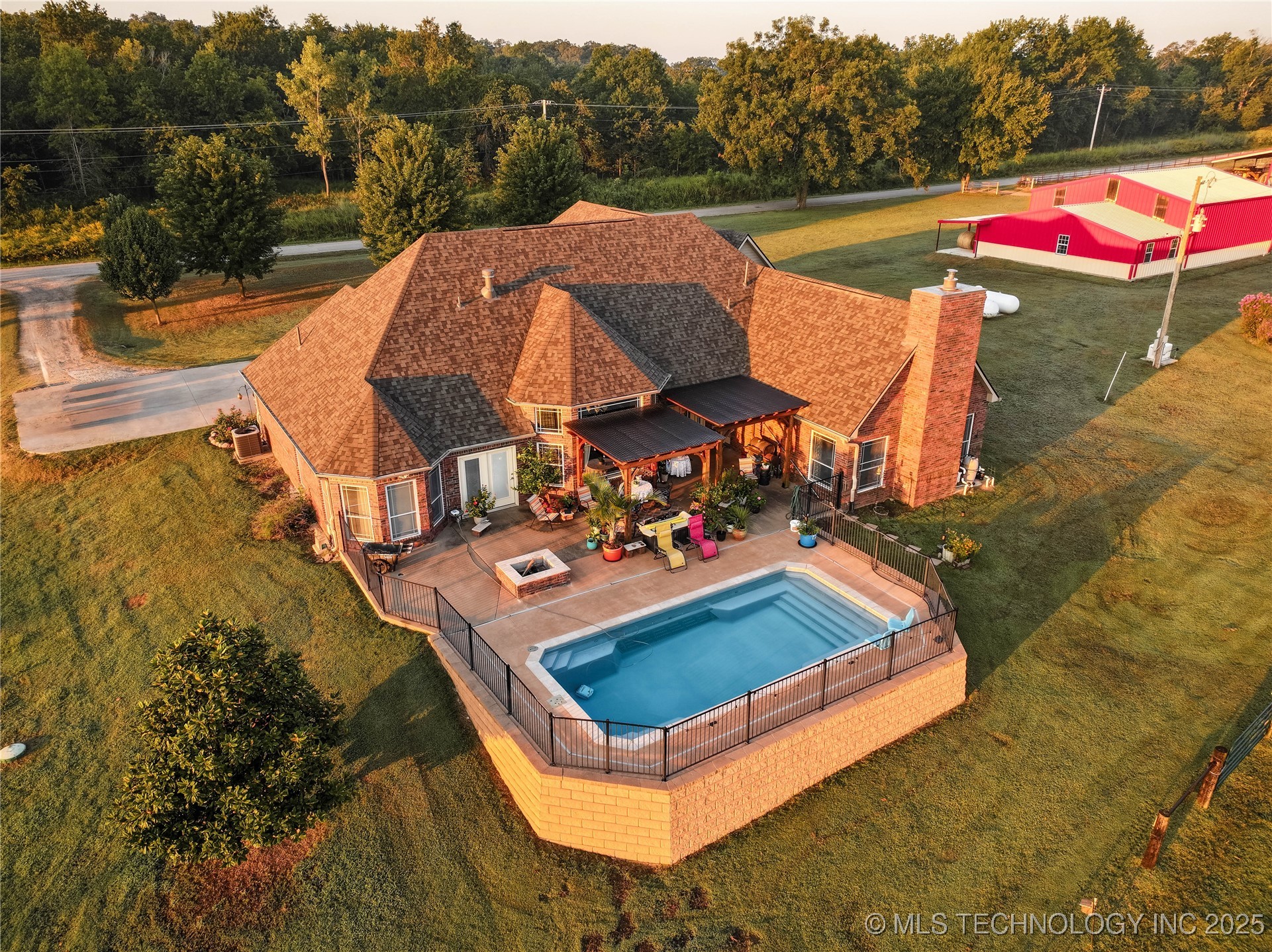 Henryetta, Oklahoma, 74437, United States, 4 Bedrooms Bedrooms, ,4 BathroomsBathrooms,Residential,For Sale,1927120